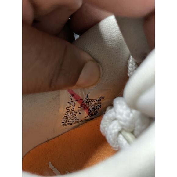 Size 5.5y- Air Jordan 11 Retro Low Bright Citrus Women's Size 7 - Picture 7 of 7